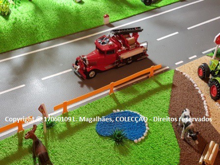 YFE06 - 1932 FORD AA FIRE ENGINE